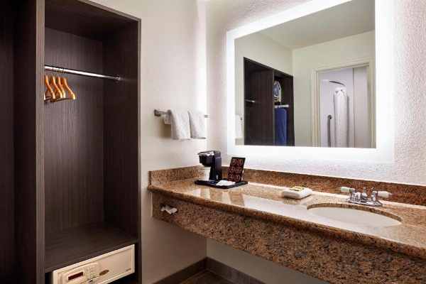 Best Western Plus Meridian Inn & Suites, Anaheim-Orange image 22